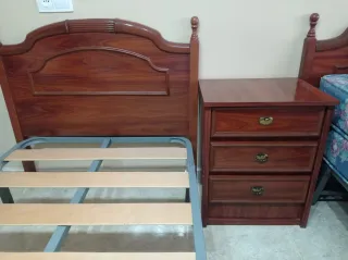 Base de cama metálica con lamas de madera