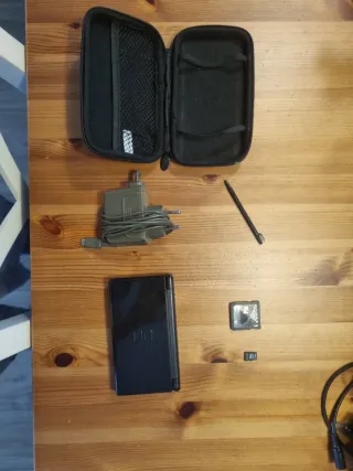 Nintendo DS Lite Negra + Accesorios