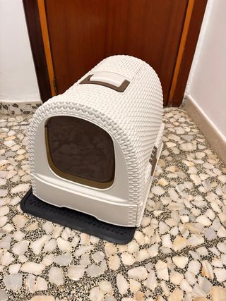 Arenero cubierto Eco-Friendly Curver para gatos