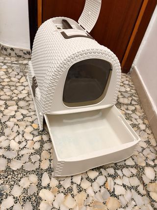 Arenero cubierto Eco-Friendly Curver para gatos