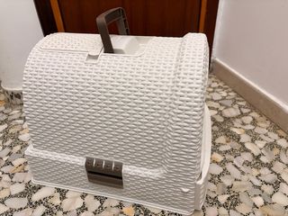 Arenero cubierto Eco-Friendly Curver para gatos