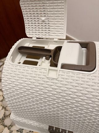 Arenero cubierto Eco-Friendly Curver para gatos