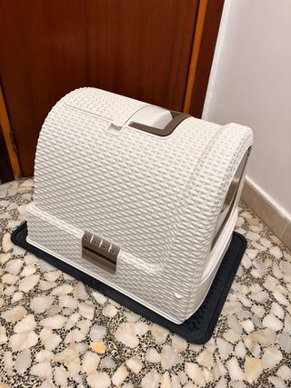 Arenero cubierto Eco-Friendly Curver para gatos