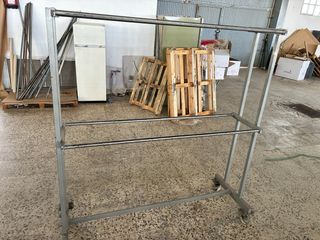 Carros percheros industriales para taller con rue