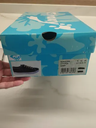 Zapatillas Roxy verde militar y amarillo.