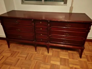 Cómoda baja de madera larga