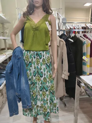 Falda Verde . Ideal para lucir en el verano