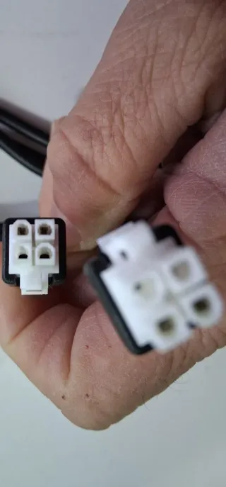 Cable Eléctrico Negro y Blanco