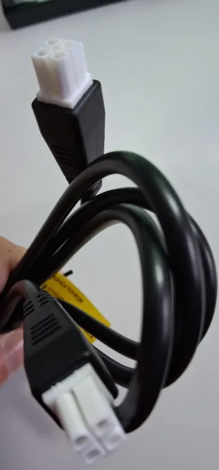 Cable Eléctrico Negro y Blanco