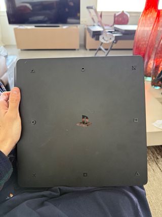 PS4 Slim 1TB Negra + mando + todos sus cables