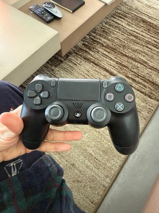 PS4 Slim 1TB Negra + mando + todos sus cables