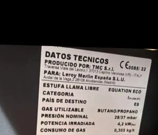 Estufa EQUATION ECO. Llama azul 4,2 kW, como nueva