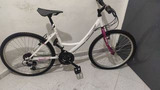 Bicicleta  BH niña aro 24 - no cuenta con camaras