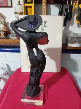 Figura decorativa mujer abstracta