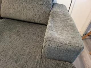 Sofá chaise longue gris oscuro