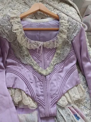 Traje Fallera, dos corpiños, manteletas y delantal