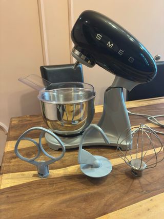 Robot de cocina SMEG SMF02 – en muy buen estado