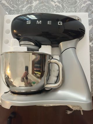 Robot de cocina SMEG SMF02 – en muy buen estado