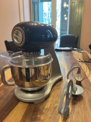 Robot de cocina SMEG SMF02 – en muy buen estado