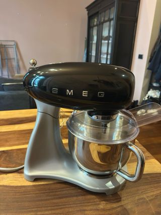 Robot de cocina SMEG SMF02 – en muy buen estado