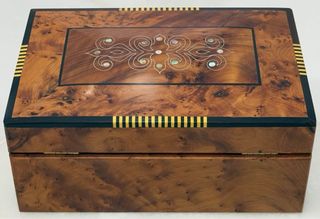 ELEGANTE CAJA MADERA RAÍZ DE TUYA Y NÁCAR.