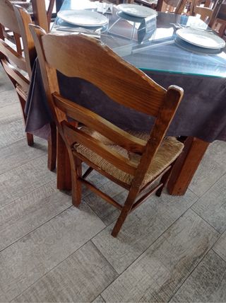 60 Sillas de Madera y Mimbre