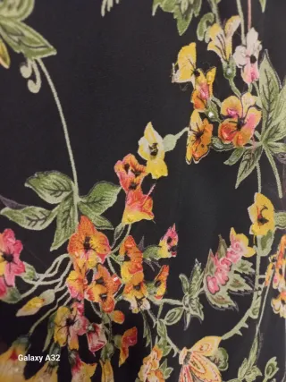 Vestido de fiesta de gasa y pedrería. Talla 40.