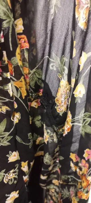 Vestido de fiesta de gasa y pedrería. Talla 40.