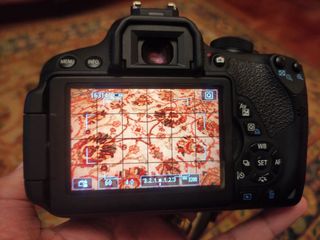 Cámara Canon EOS 700D + Objetivo 18-135mm