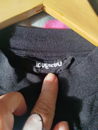 Jersey Desigual Negro y Rojo.Rebajadisimo