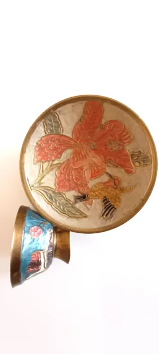 Jarrón de latón vintage con esmalte