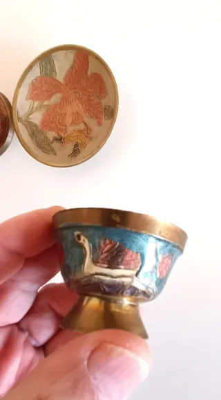 Jarrón de latón vintage con esmalte