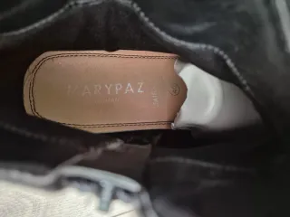 Botines negros con cremallera y hebilla