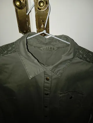 Camisa verde militar mujer