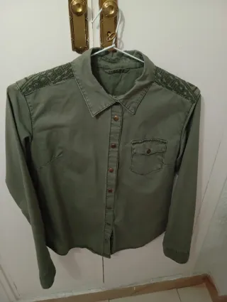 Camisa verde militar mujer
