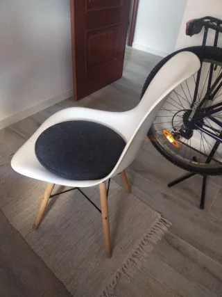 Silla blanca diseño moderno