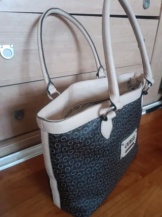 Bolso Guess Marrón y Beige