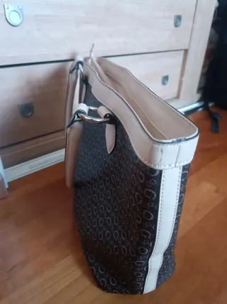 Bolso Guess Marrón y Beige