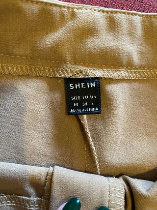 Pantalón acampanado tiro alto marrón