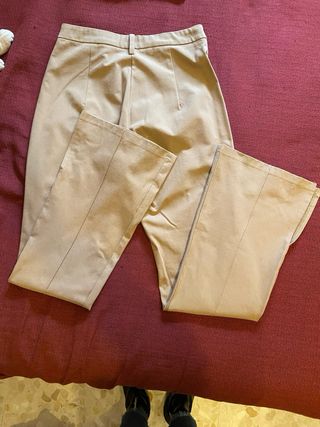 Pantalón acampanado tiro alto marrón