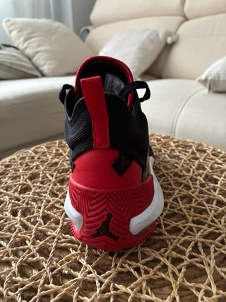 Air Jordan Stay Loyal niño negro/rojo