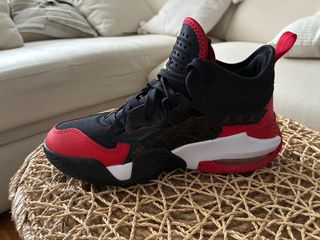 Air Jordan Stay Loyal niño negro/rojo