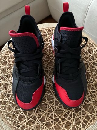 Air Jordan Stay Loyal niño negro/rojo