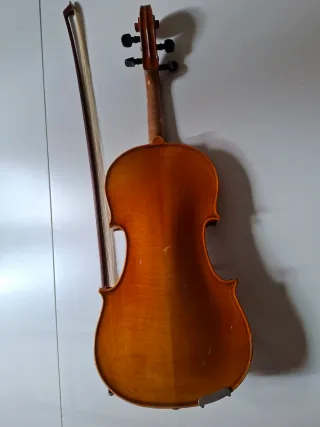 Violín pequeño con funda y arco