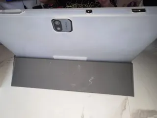Tablet con Teclado, Ratón Negro y lapiz tactil.