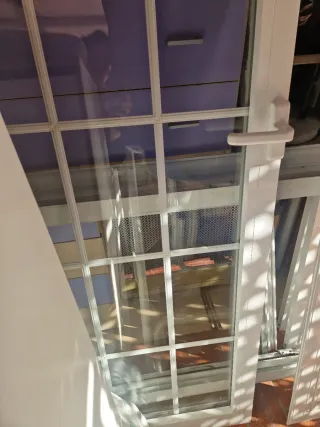 Puerta de aluminio con cristal