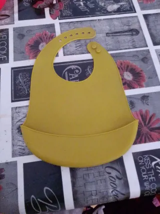 Babero de silicona para bebé