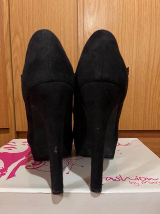 Zapatos de tacón negros