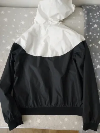 Chubasquero Nike Talla M Blanco y Negro