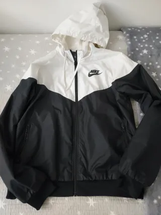 Chubasquero Nike Talla M Blanco y Negro